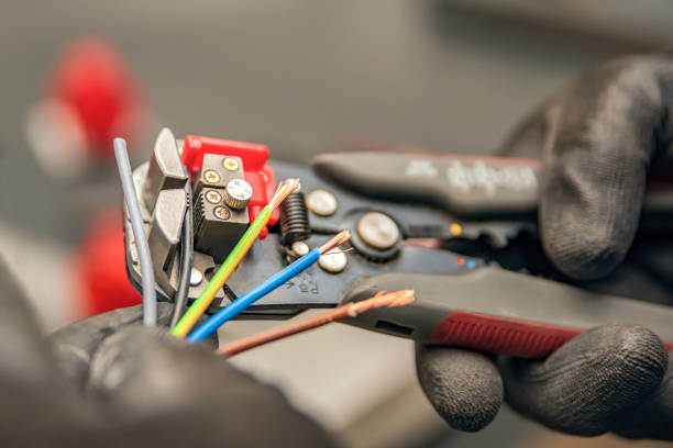 Best Affordable Emergency Electrician  in Riverwoods, IL
